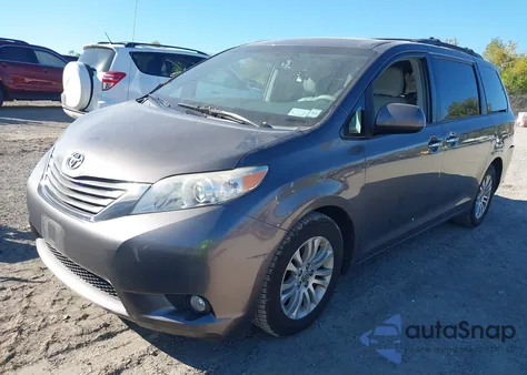 2013 Toyota Sienna Xle/Limited из США, поврежденный, VIN 5TDYK3DC5DS402828